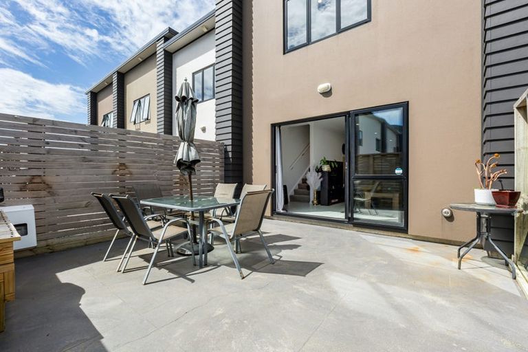 Photo of property in 9u7 Surrey Street, Tawa, Wellington, 5028