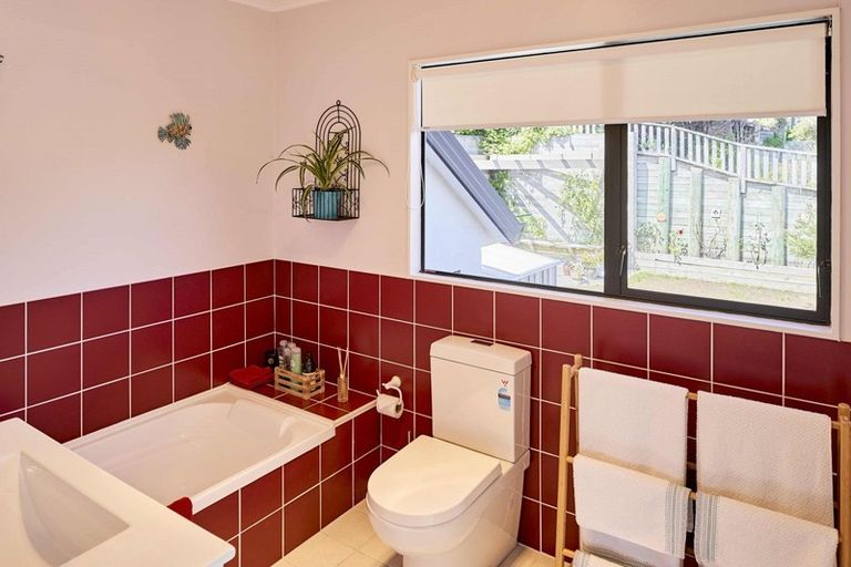 Photo of property in 22 The Crowsnest, Whitby, Porirua, 5024