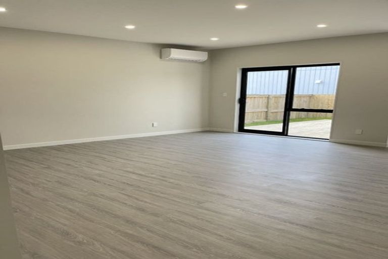 Photo of property in 21 Morus Road, Massey, Auckland, 0614