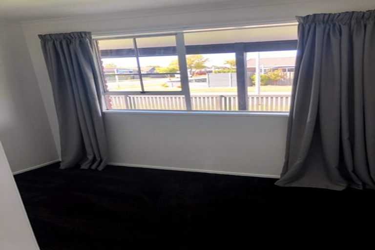 Photo of property in 2 Branksome Place, Parklands, Christchurch, 8083