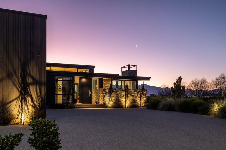 Photo of property in 4 Eden Close, Wanaka, 9305