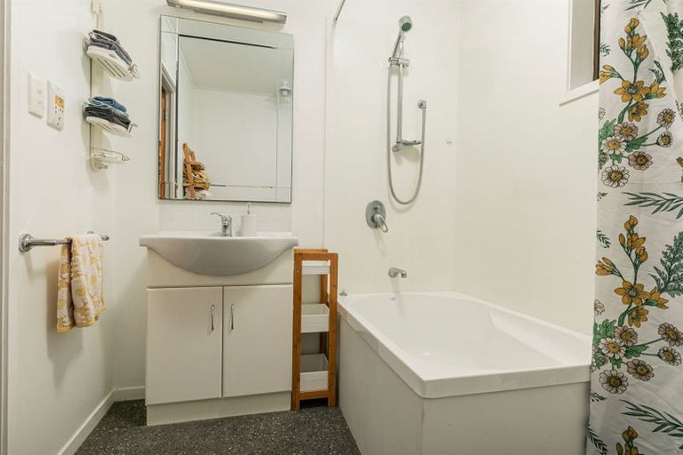 Photo of property in 1/42 Frank Evans Place, Henderson, Auckland, 0610