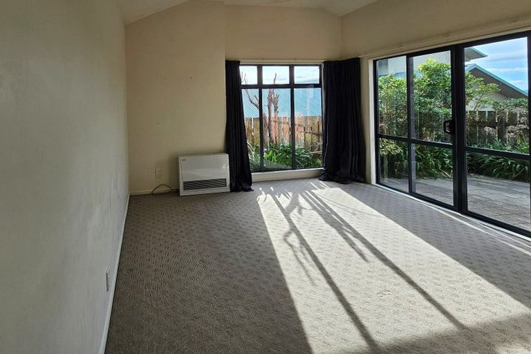 Photo of property in 6b Atamira Close, Churton Park, Wellington, 6037