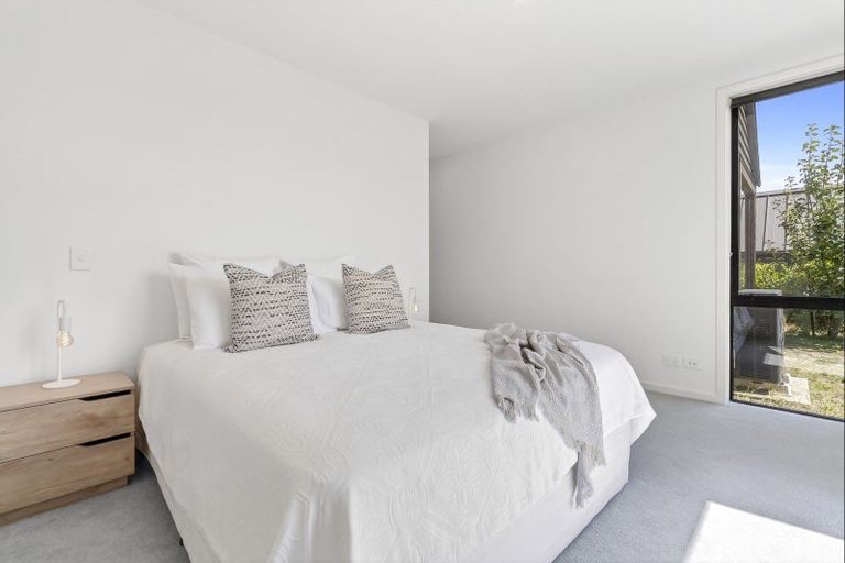 Photo of property in 2 Kotuku Lane, Jacks Point, Queenstown, 9371