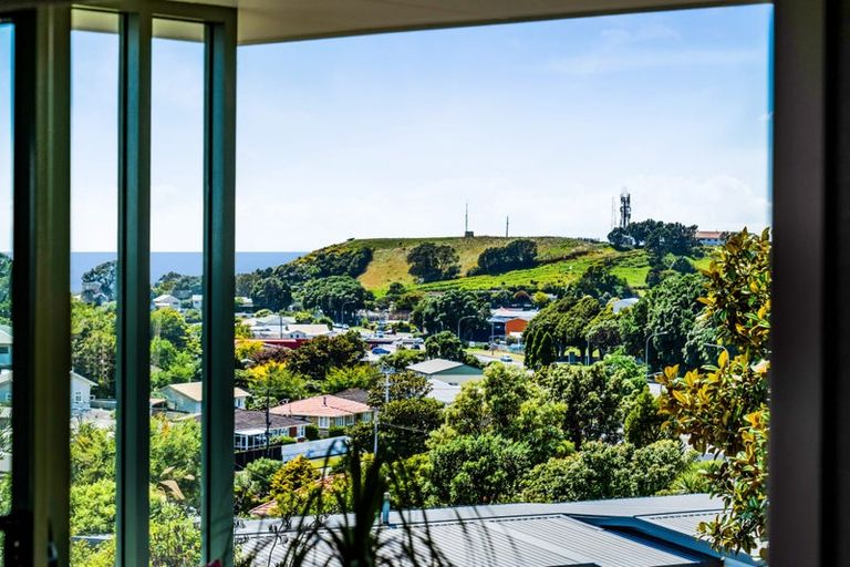 Photo of property in 24 Darwin Crescent, Spotswood, New Plymouth, 4310