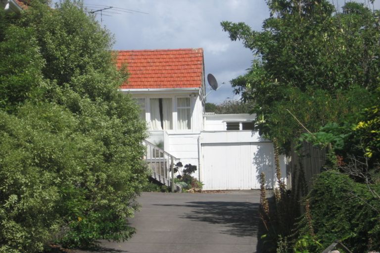 Photo of property in 2/180 Lake Road, Northcote, Auckland, 0627