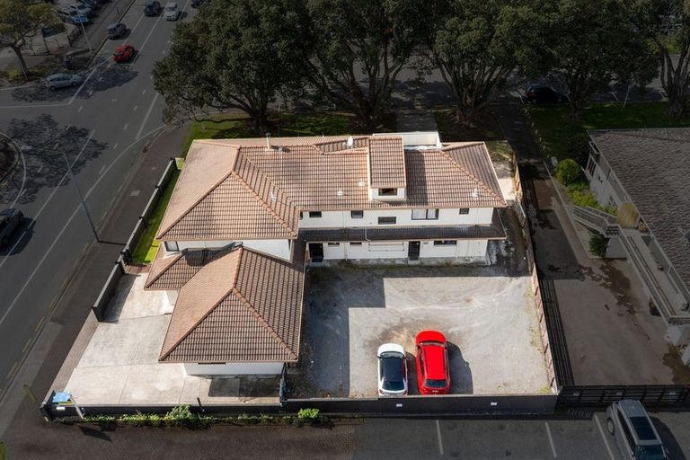 Photo of property in 182 Devonport Road, Tauranga, 3110