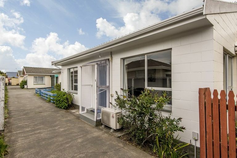 Photo of property in 2/10 Lane Street, Woolston, Christchurch, 8023