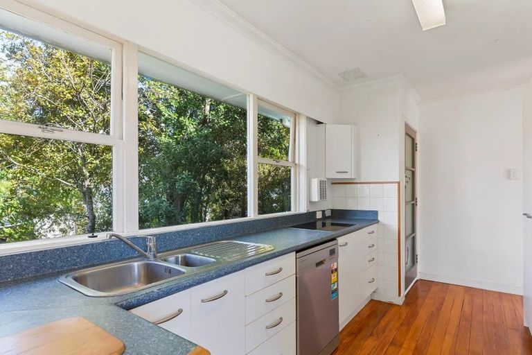 Photo of property in 83 Matipo Road, Mairangi Bay, Auckland, 0630