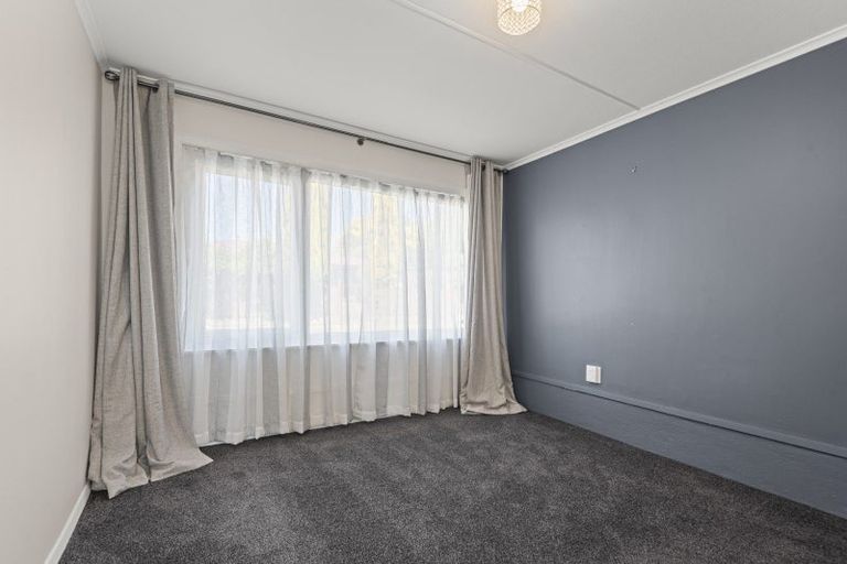 Photo of property in 1 Athlone Place, Hokowhitu, Palmerston North, 4410