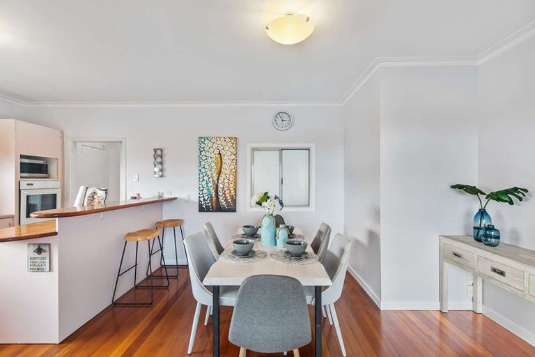 Photo of property in 32 Lewis Road, Pakuranga, Auckland, 2010