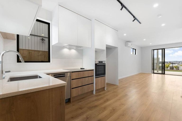 Photo of property in 16 Heketara Way, Massey, Auckland, 0614