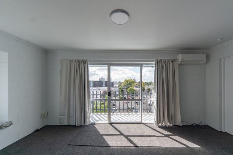 Photo of property in 3/2 Ruakiwi Road, Hamilton Lake, Hamilton, 3204