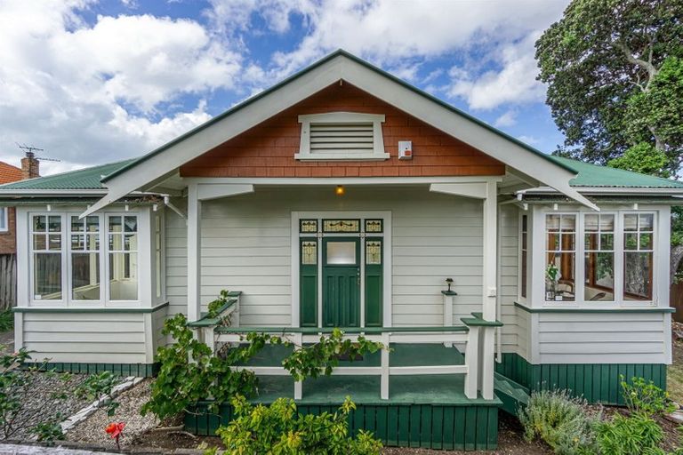Photo of property in 13 Islington Avenue, New Lynn, Auckland, 0600