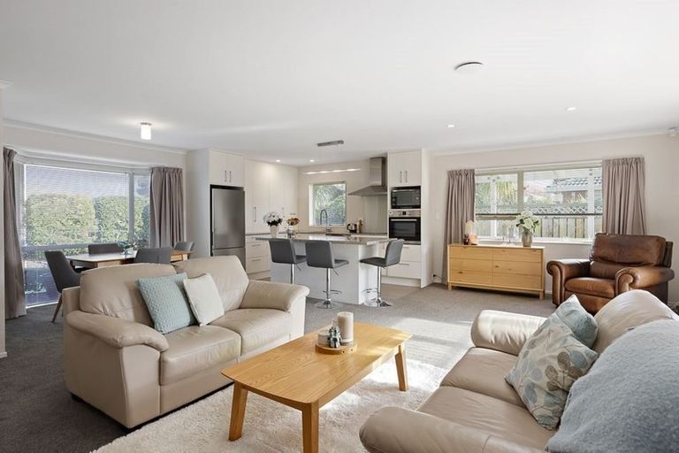 Photo of property in 51 Lakeside Drive, Orewa, 0931