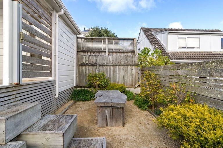Photo of property in 66 Roxburgh Street, Mount Victoria, Wellington, 6011