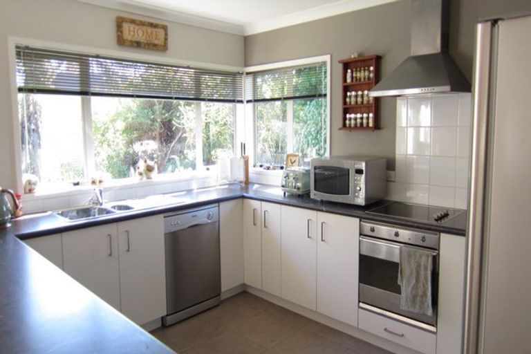 Photo of property in 4 Park Avenue, Waikanae, 5036