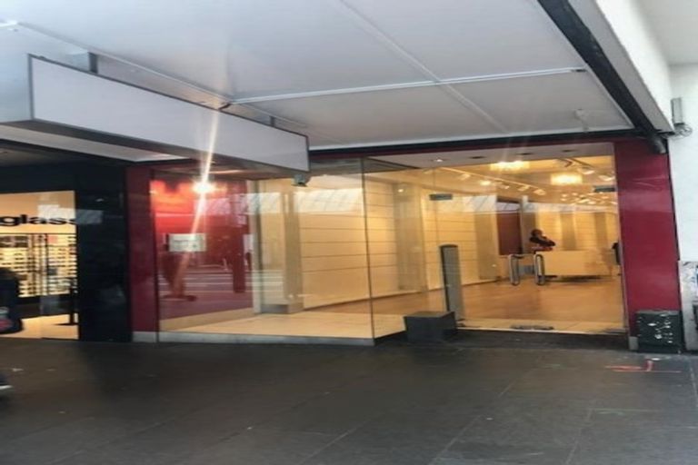 Photo of property in 1/176 Queen Street, Northcote Point, Auckland, 0627