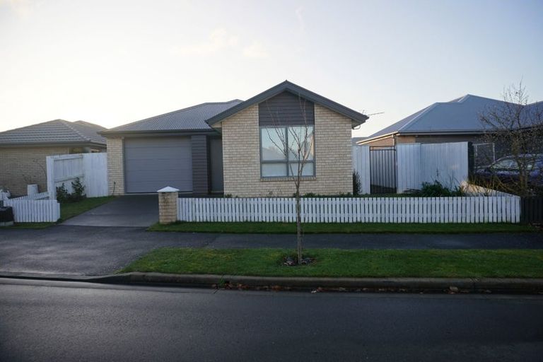 Photo of property in 6 Strone Close, Broomfield, Christchurch, 8042