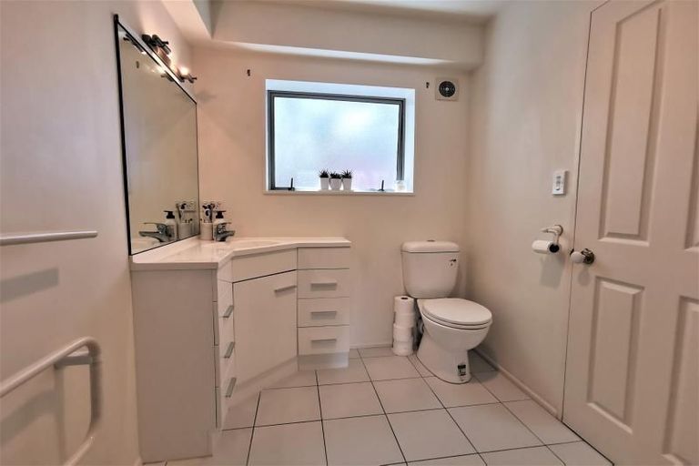 Photo of property in 1/846 East Coast Road, Oteha, Auckland, 0630