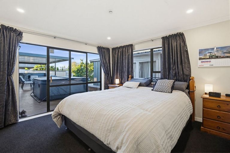 Photo of property in 77 Avondale Road, Taradale, Napier, 4112