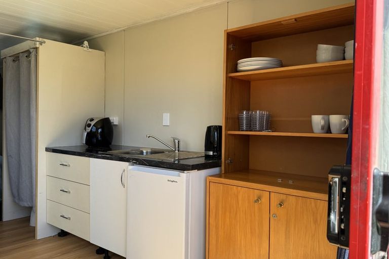 Photo of property in 22 Vina Place, Massey, Auckland, 0614