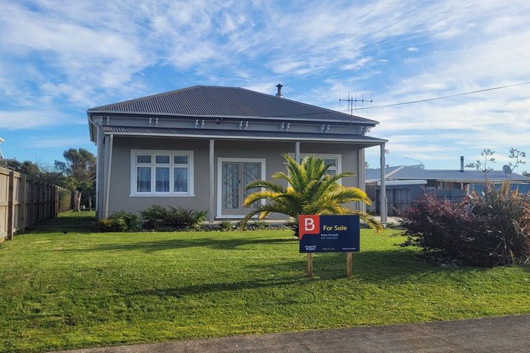 Photo of property in 136 Russell Street, Westport, 7825