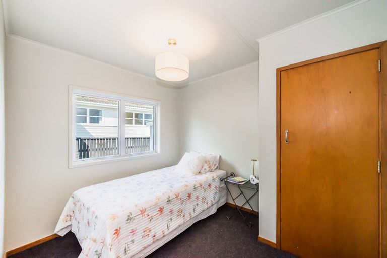 Photo of property in 6 Utauta Street, Waikanae, 5036