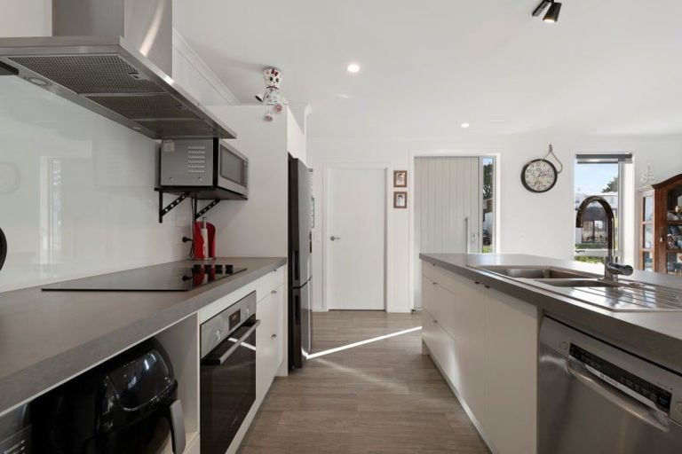 Photo of property in 6 Queen Palms Road, Te Puke, 3119