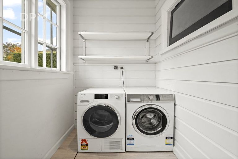 Photo of property in 10 Alison Crescent, Belleknowes, Dunedin, 9011