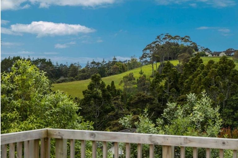 Photo of property in 4a Viridian Lane, Greenhithe, Auckland, 0632