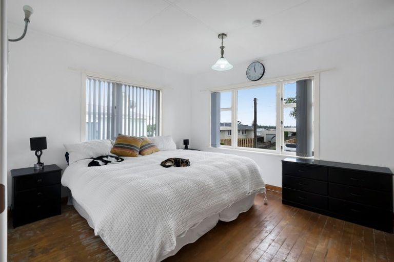 Photo of property in 5 Watene Crescent, Waitara, 4320