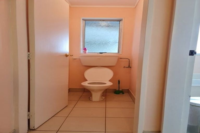 Photo of property in 201d Newlands Road, Newlands, Wellington, 6037