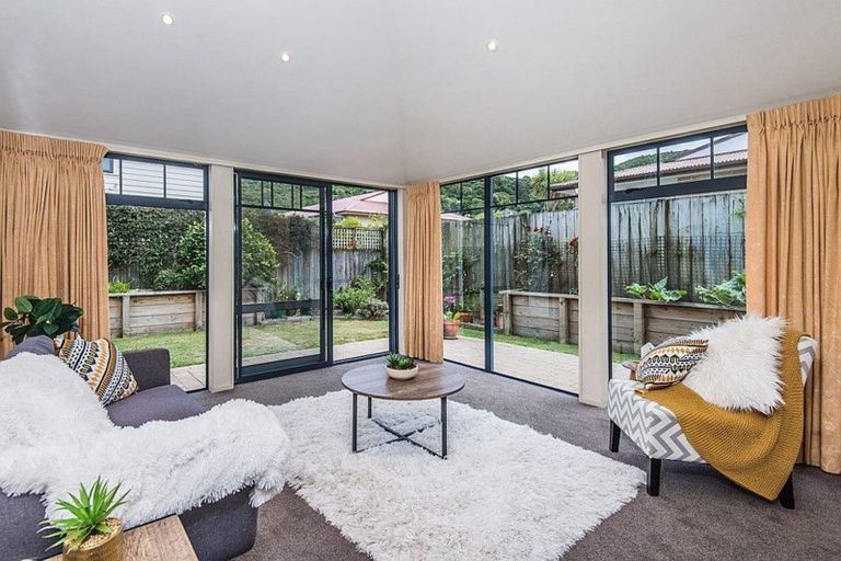 Photo of property in 2 Samuel Parnell Road, Karori, Wellington, 6012