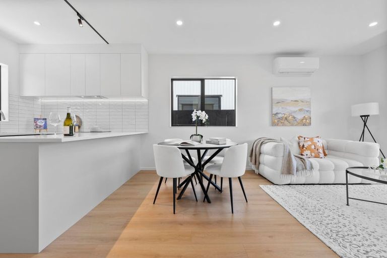 Photo of property in 6/18 Albert Road, Kelston, Auckland, 0602