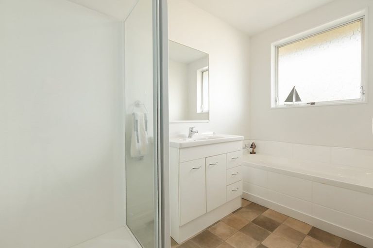 Photo of property in 39 Chipping Lane, Redwood, Christchurch, 8051