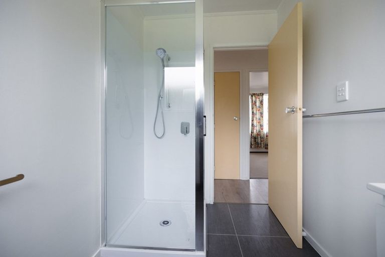 Photo of property in 14 Granville Drive, Massey, Auckland, 0614