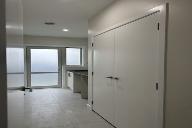 Photo of property in 11 Cassin Place, Taradale, 4112