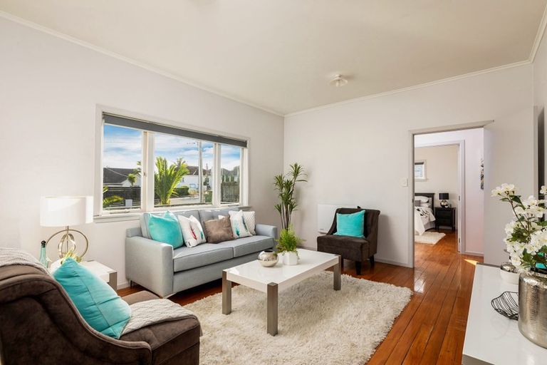 Photo of property in 4040 Great North Road, Glen Eden, Auckland, 0602