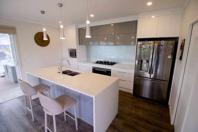 Photo of property in 17 Walter Ruddock Avenue, Kumeu, 0810