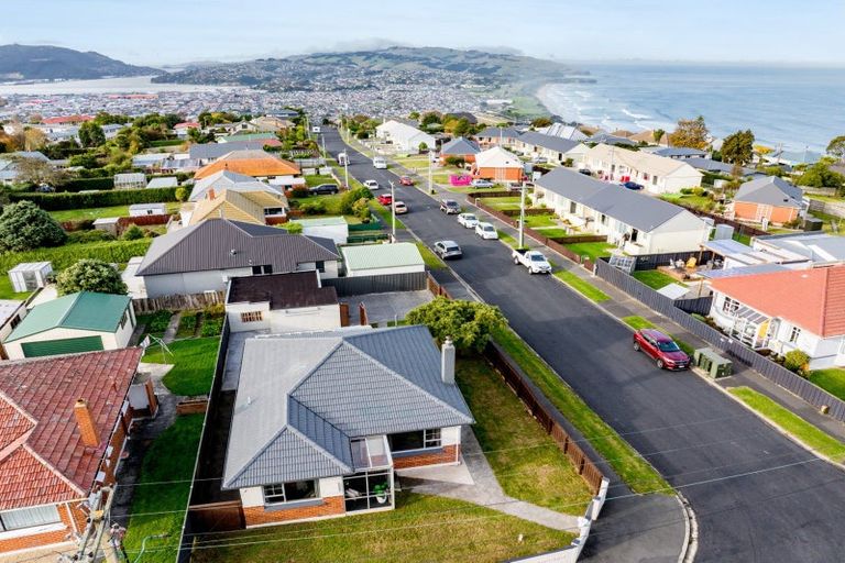 Photo of property in 27 Isadore Road, Saint Clair, Dunedin, 9012