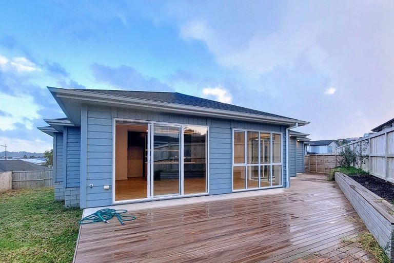 Photo of property in 66 Taikura Avenue, Red Beach, 0932