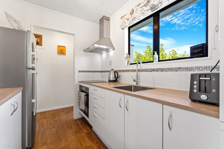 Photo of property in 47a Matai Road, Stanmore Bay, Whangaparaoa, 0932