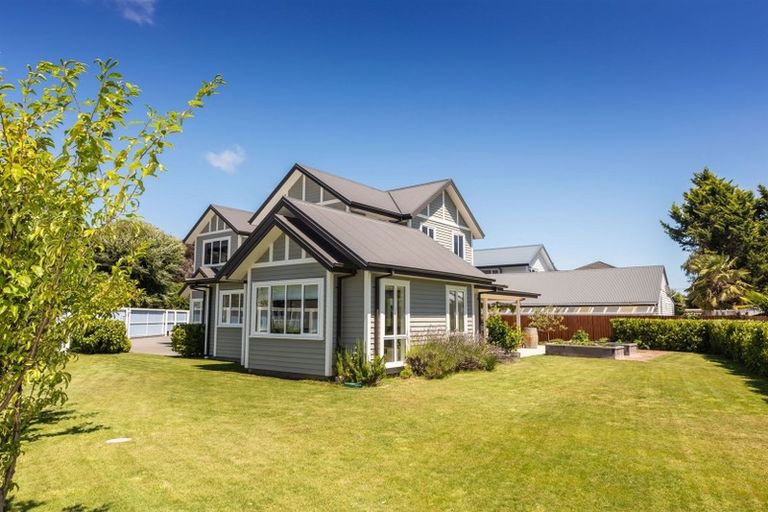 Photo of property in 141 Centaurus Road, Saint Martins, Christchurch, 8022