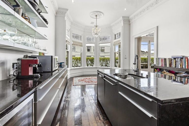 Photo of property in 25 Brougham Street, Mount Victoria, Wellington, 6011