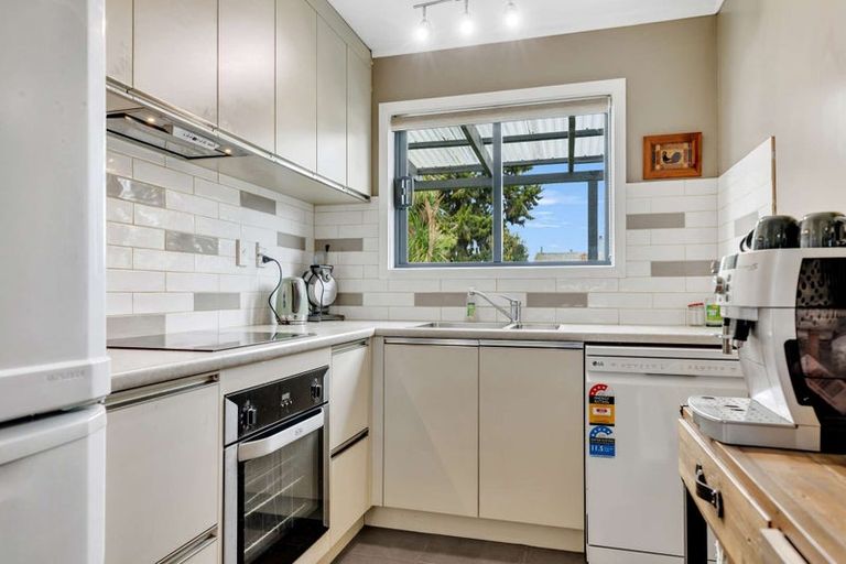 Photo of property in 4 Willow Avenue, Hannahs Bay, Rotorua, 3010