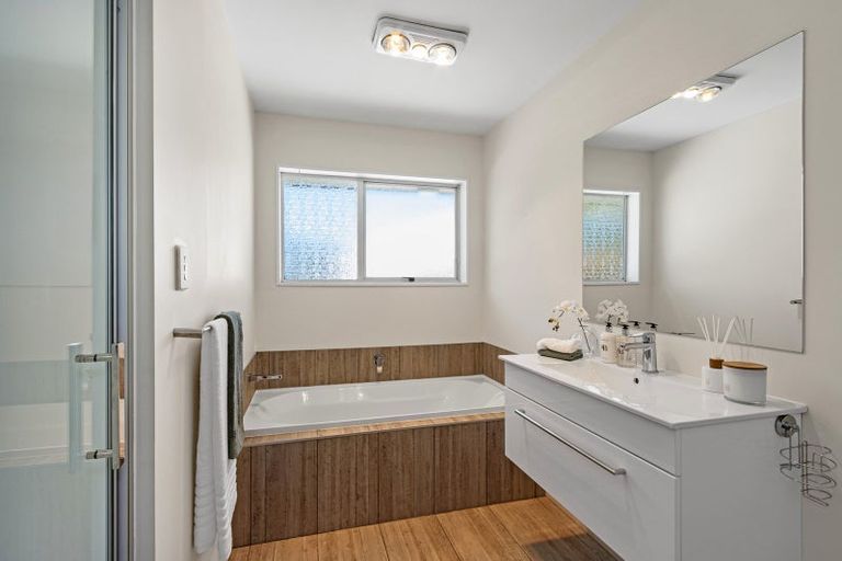 Photo of property in 24 Wades Avenue, Saint Martins, Christchurch, 8022