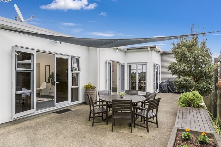 Photo of property in 24 Kittiwake Drive, Schnapper Rock, Auckland, 0632