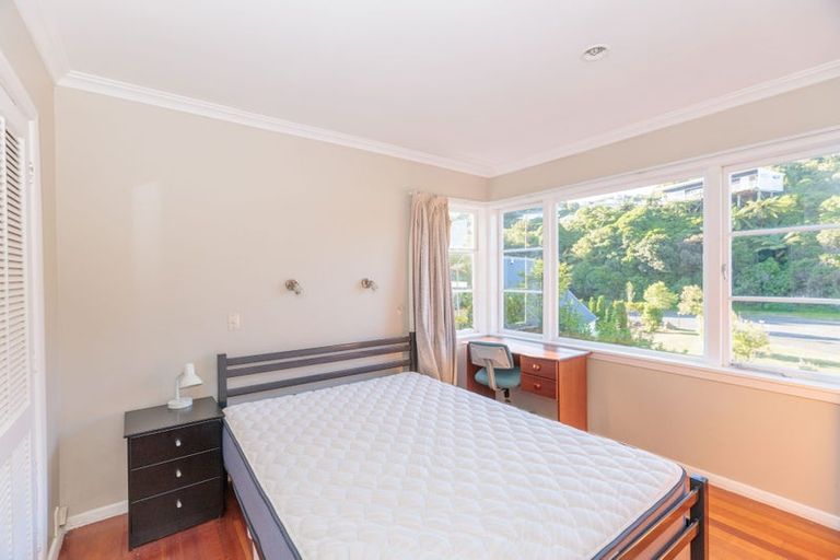Photo of property in 92 Newlands Road, Newlands, Wellington, 6037
