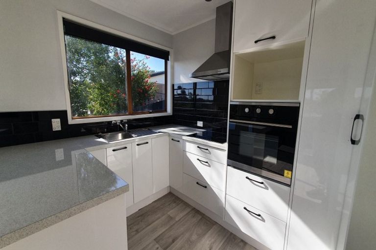 Photo of property in 32 Pisces Road, Glen Eden, Auckland, 0602